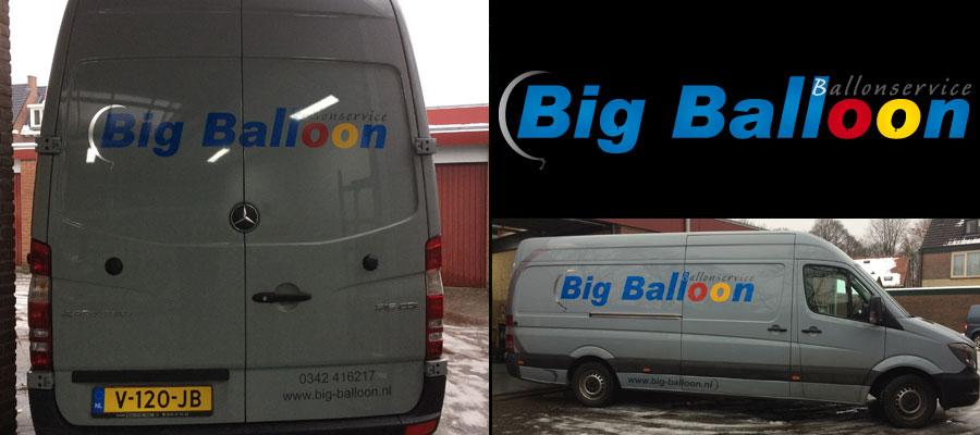 Een grote bus vol met ballonnen of één Big Balloon (Ballonservice)? In ieder geval grote reclame door van Veldhuizen Reclame.