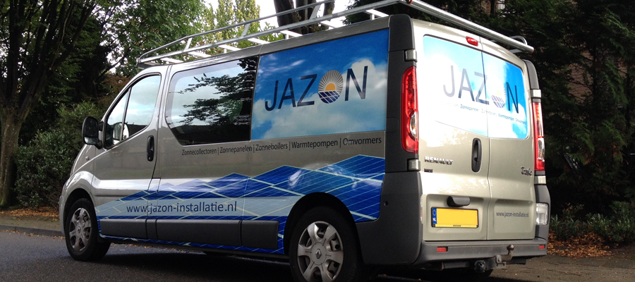 Ja zon, voor Jazon. Een zonnig ontwerp uitgevoerd door van Veldhuizen Reclame past goed bij de installatie van zonnecellen.