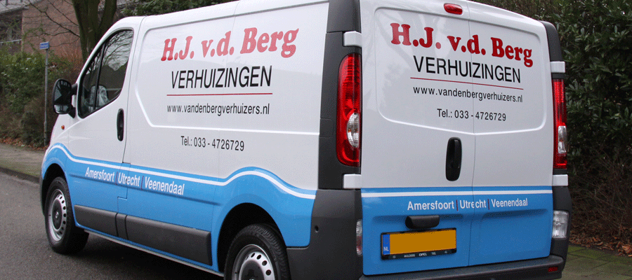 Authentieke belettering door Van Veldhuizen Reclame passend bij vd Berg Verhuisbedrijf!