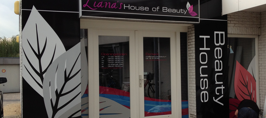 Het pand is geheel in stijl door van Veldhuizen Reclame, het is een (Liana&#039;s house of) beauty geworden!